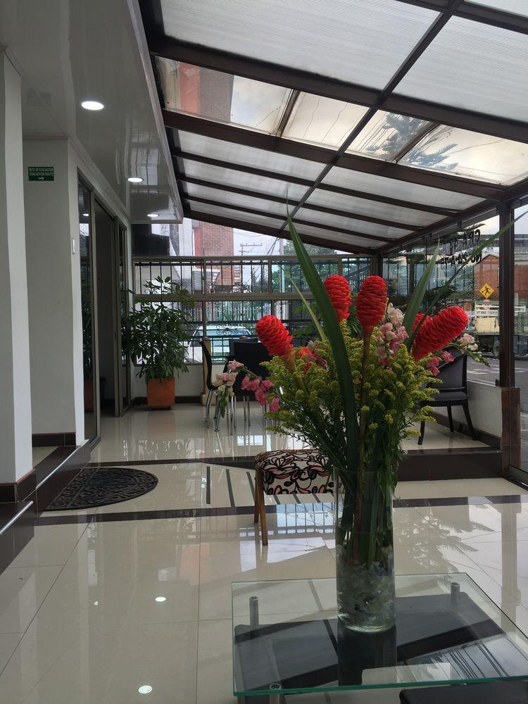 Hotel Casa Quinta Embajada Bogota Bagian luar foto