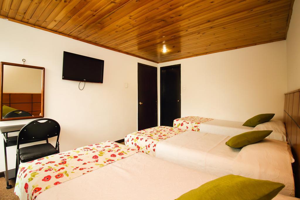 Hotel Casa Quinta Embajada Bogota Bagian luar foto