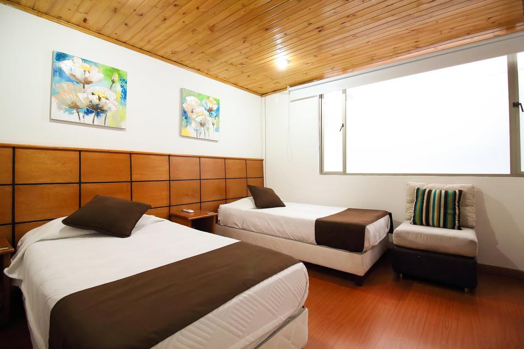 Hotel Casa Quinta Embajada Bogota Bagian luar foto