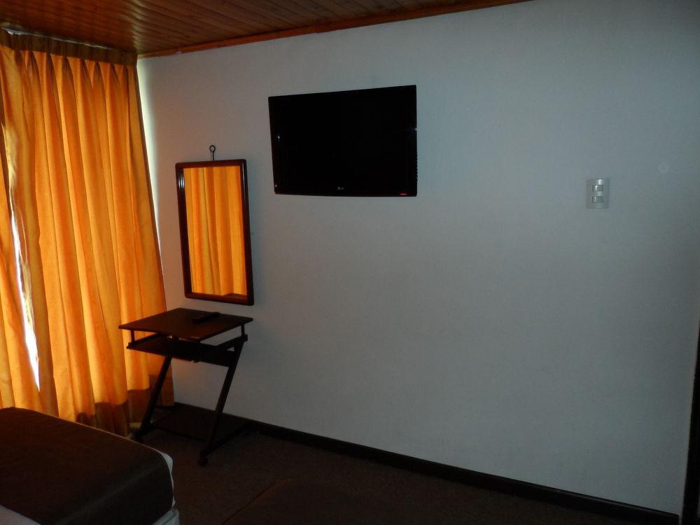 Hotel Casa Quinta Embajada Bogota Bagian luar foto