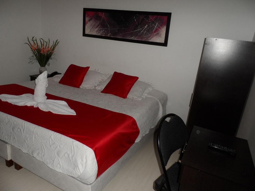 Hotel Casa Quinta Embajada Bogota Bagian luar foto
