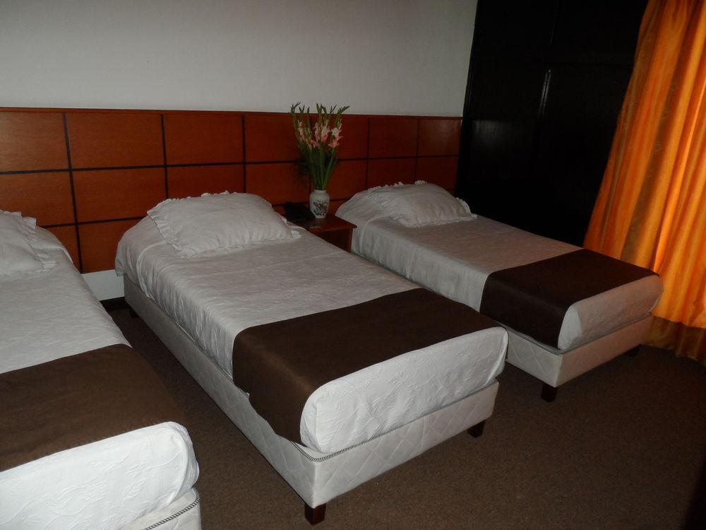 Hotel Casa Quinta Embajada Bogota Bagian luar foto