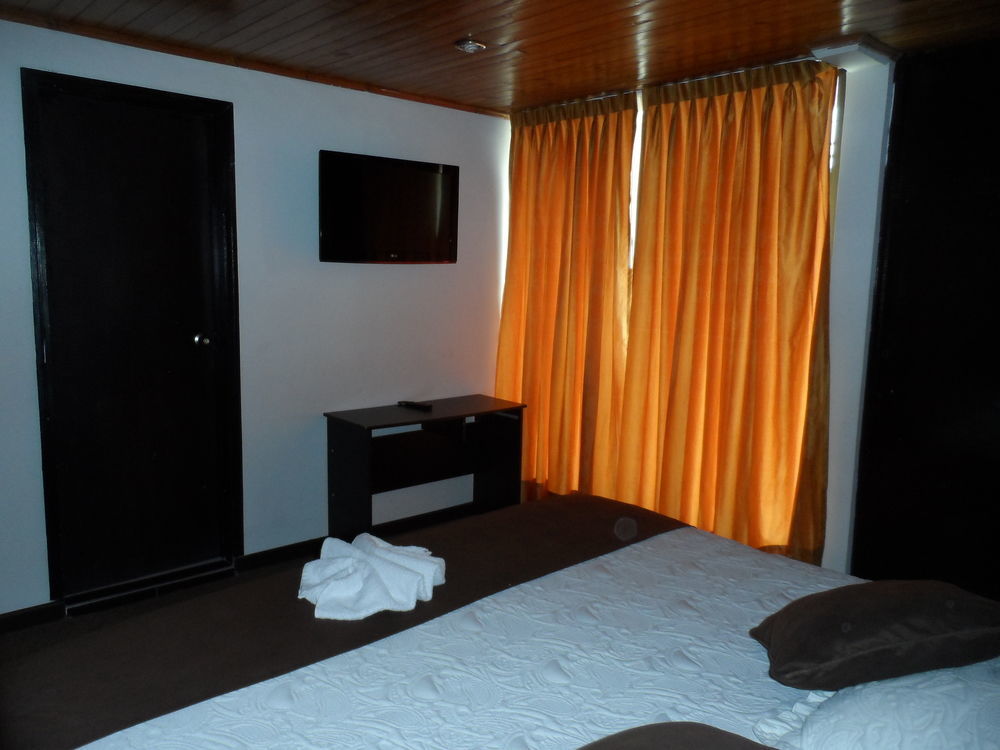 Hotel Casa Quinta Embajada Bogota Bagian luar foto