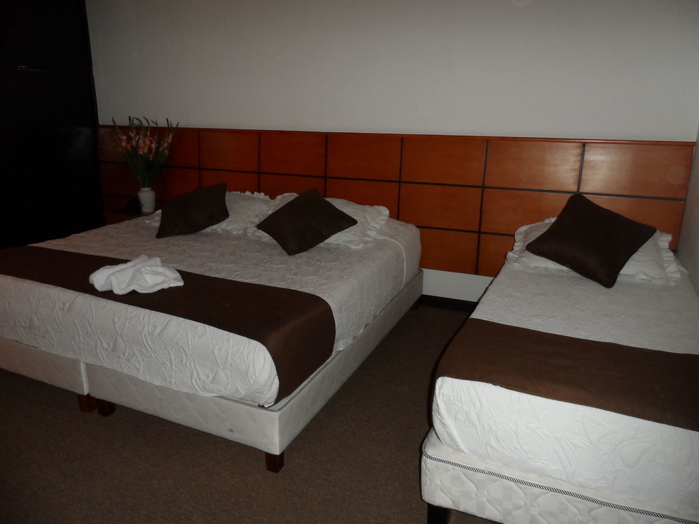 Hotel Casa Quinta Embajada Bogota Bagian luar foto